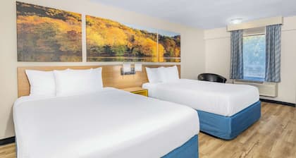 Days Inn by Wyndham Spartanburg Waccamaw