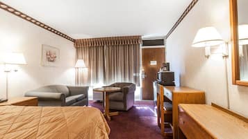 Iron/ironing board, free WiFi, bed sheets