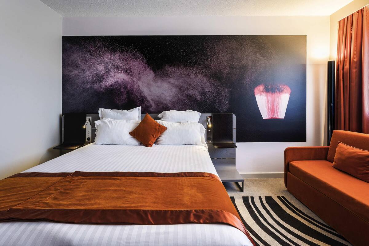 classic room, multiple beds | in-room safe, desk, blackout curtains, soundproofing