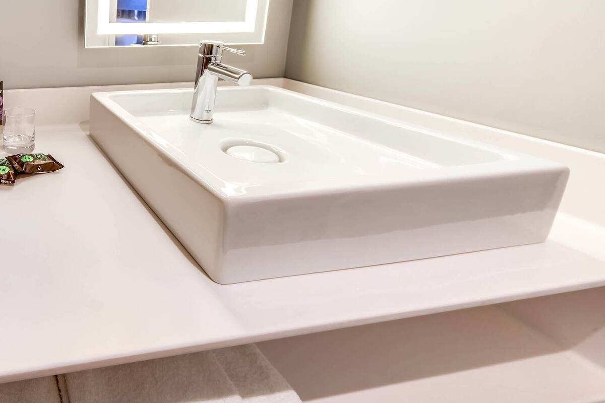 executive room, multiple beds | in-room safe, desk, blackout curtains, soundproofing