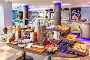 Dagelijks ontbijtbuffet (EUR 19 per persoon)