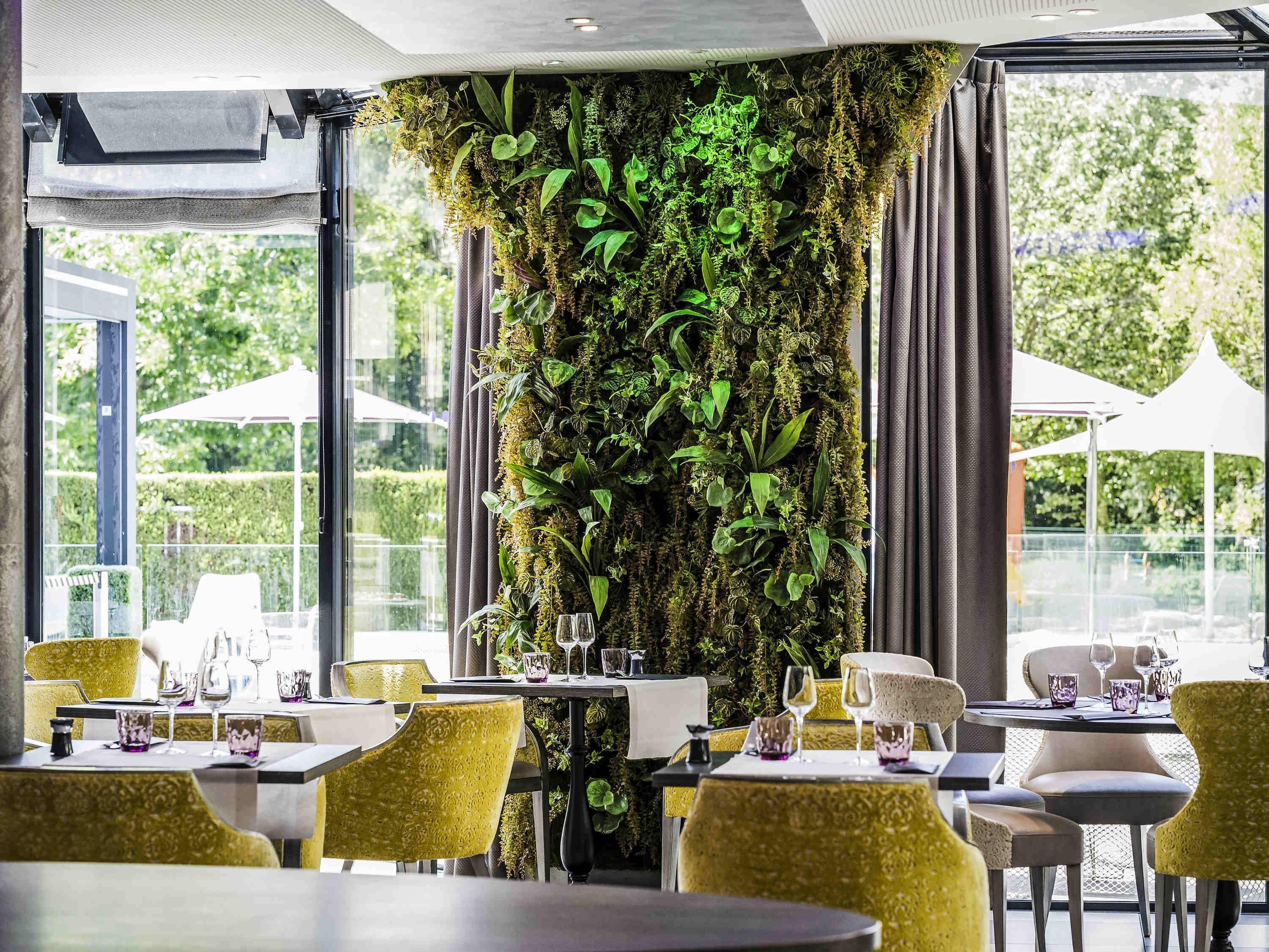 lunch, dinner served; french cuisine, al fresco dining