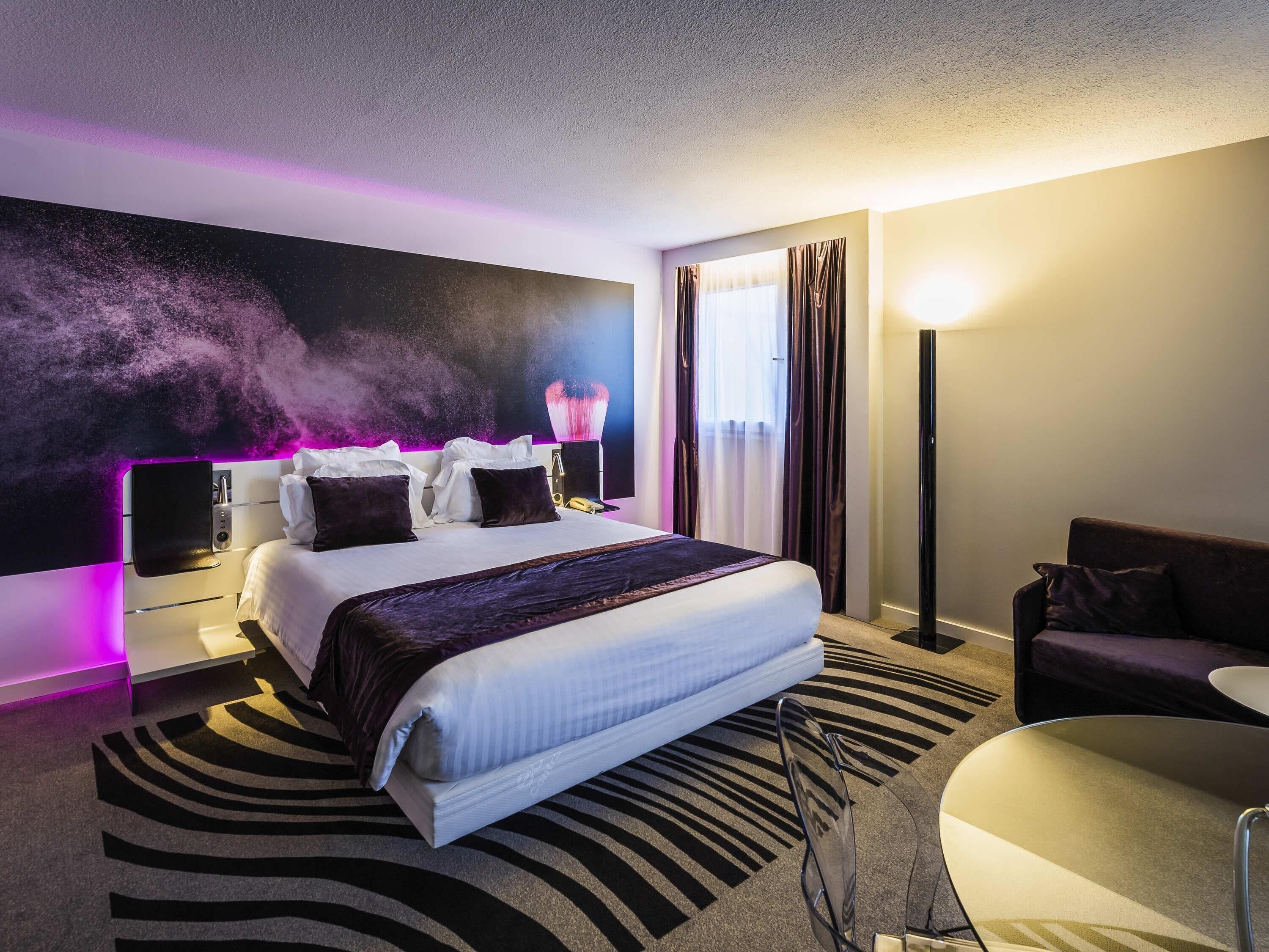 Caja de seguridad en la habitación, escritorio y cortinas blackout 