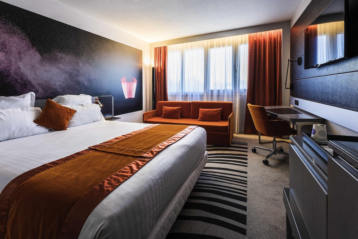 Classic Room, Multiple Beds | In-room safe, desk, blackout drapes, soundproofing