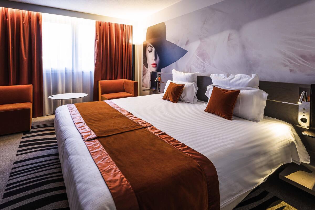 Kamar Klasik, 1 Tempat Tidur Double | Brankas, meja kerja, tirai kedap cahaya, dan kedap suara