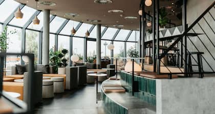 Wasserturm Hotel Cologne, Curio Collection by Hilton
