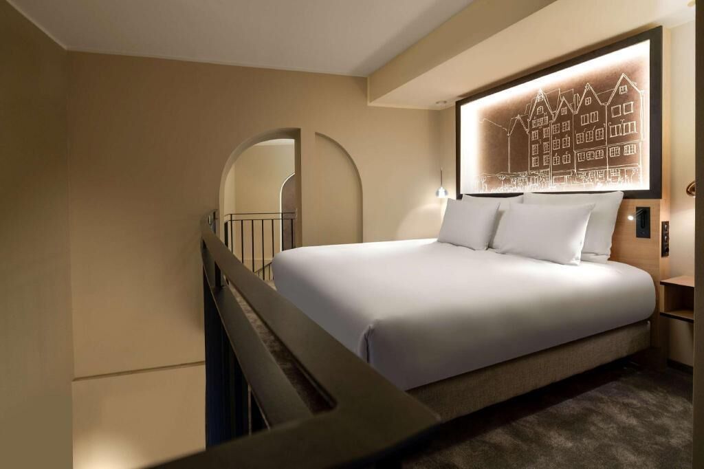 Hypo-allergenic bedding, down duvets, minibar, in-room safe