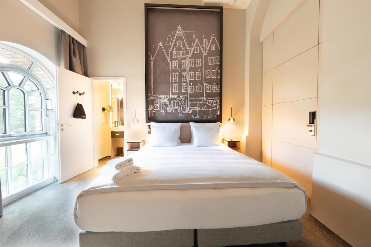 Junior Suite, 1 King Bed | Hypo-allergenic bedding, down comforters, minibar, in-room safe