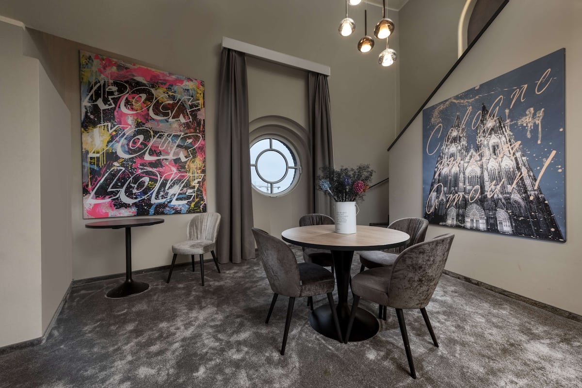 Sviitti, 1 suuri parisänky (Art Duplex) | Allergiatestatut vuodevaatteet, untuvapeitot, minibaari