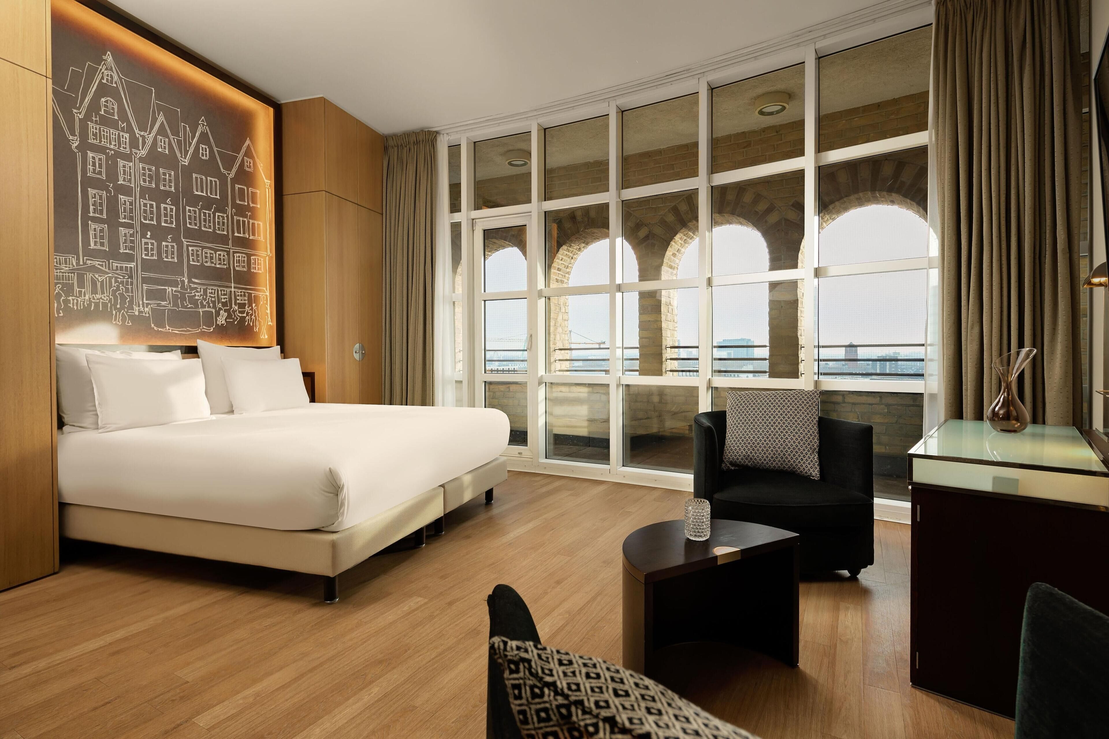 Quarto standard | Roupas de cama antialérgicas, edredons de pluma, frigobar