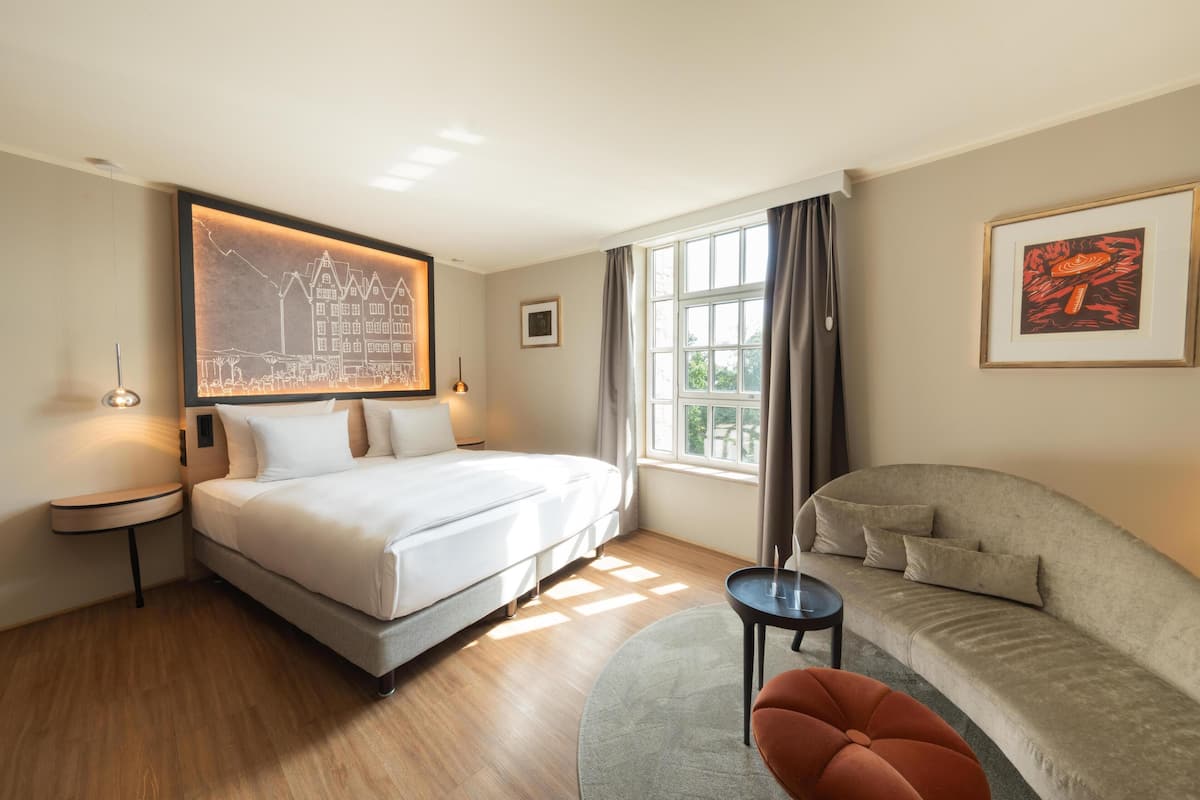 Deluxe Room, 1 King Bed (Aqua) | Living area | 55-inch Smart TV with digital channels, TV