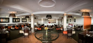 Breakfast, lunch and dinner served - Seasons Of Perth (Perth)