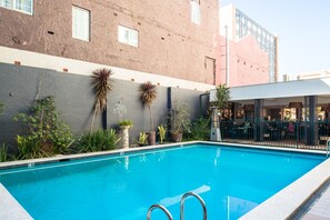 Outdoor pool - Seasons Of Perth (Perth)