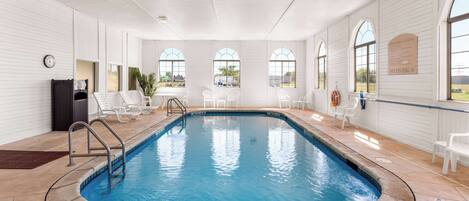 Indoor pool, sun loungers
