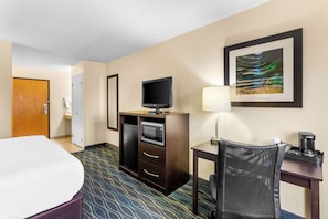In-room safe, desk, iron/ironing board, WiFi - Best Western Oglesby Inn (Oglesby)