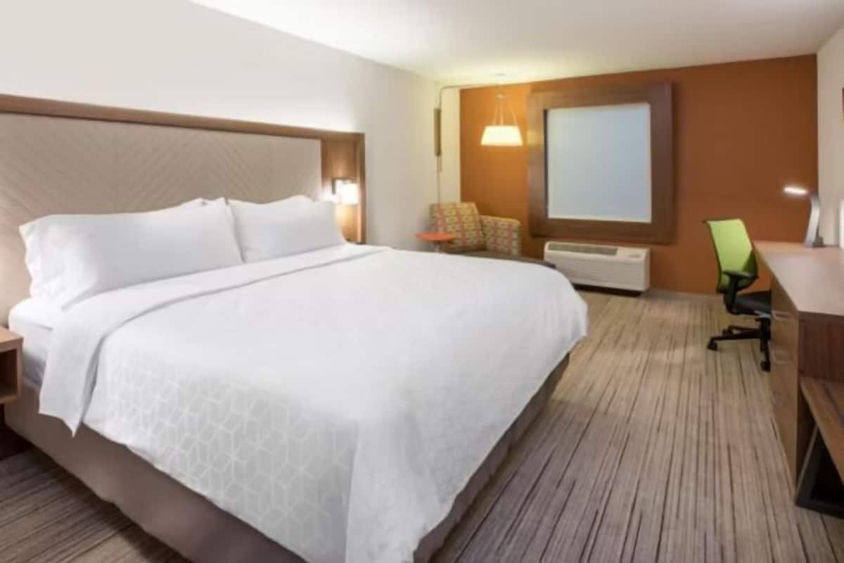 Bureau, fer et planche à repasser, lits bébé (gratuits), Wi-Fi gratuit