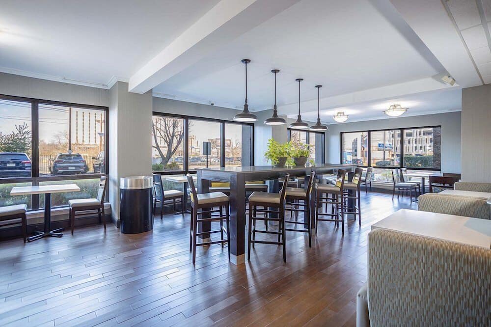 Holiday Inn Express Newark Airport Elizabeth by IHG