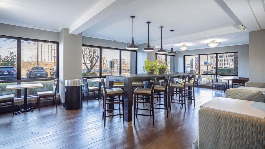 Holiday Inn Express Newark Airport Elizabeth by IHG