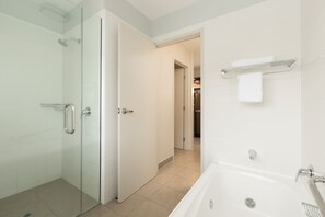 Eco-friendly toiletries, hair dryer, towels - Kingsgate Hotel Autolodge Paihia (Paihia)