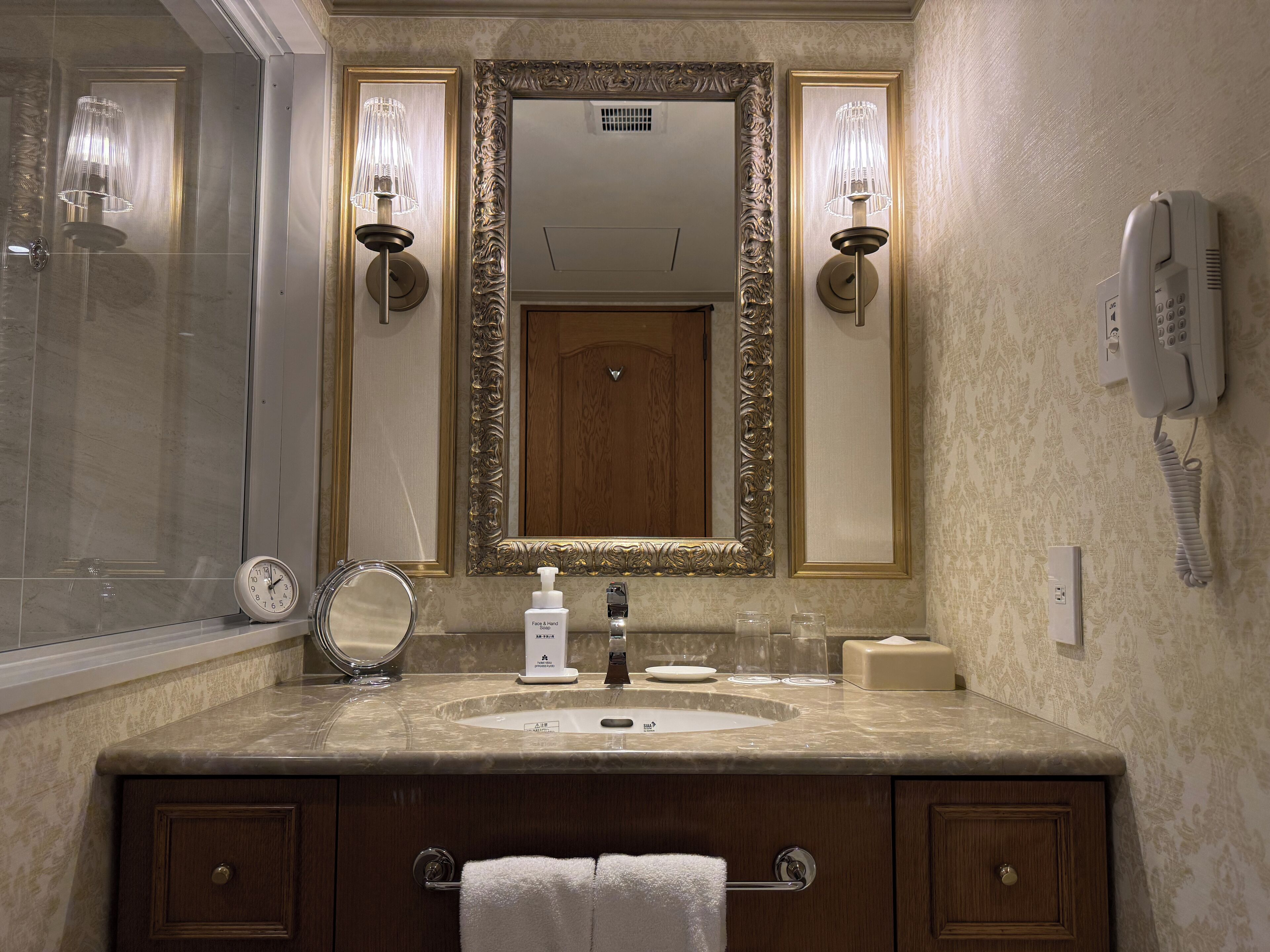 executive twin room, non smoking (36-38sqm high floor) | bathroom | separate bathtub and shower, free toiletries, hair dryer, slippers