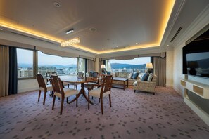 Daunenbettdecken, Zimmersafe, Schreibtisch, Verdunkelungsvorhänge