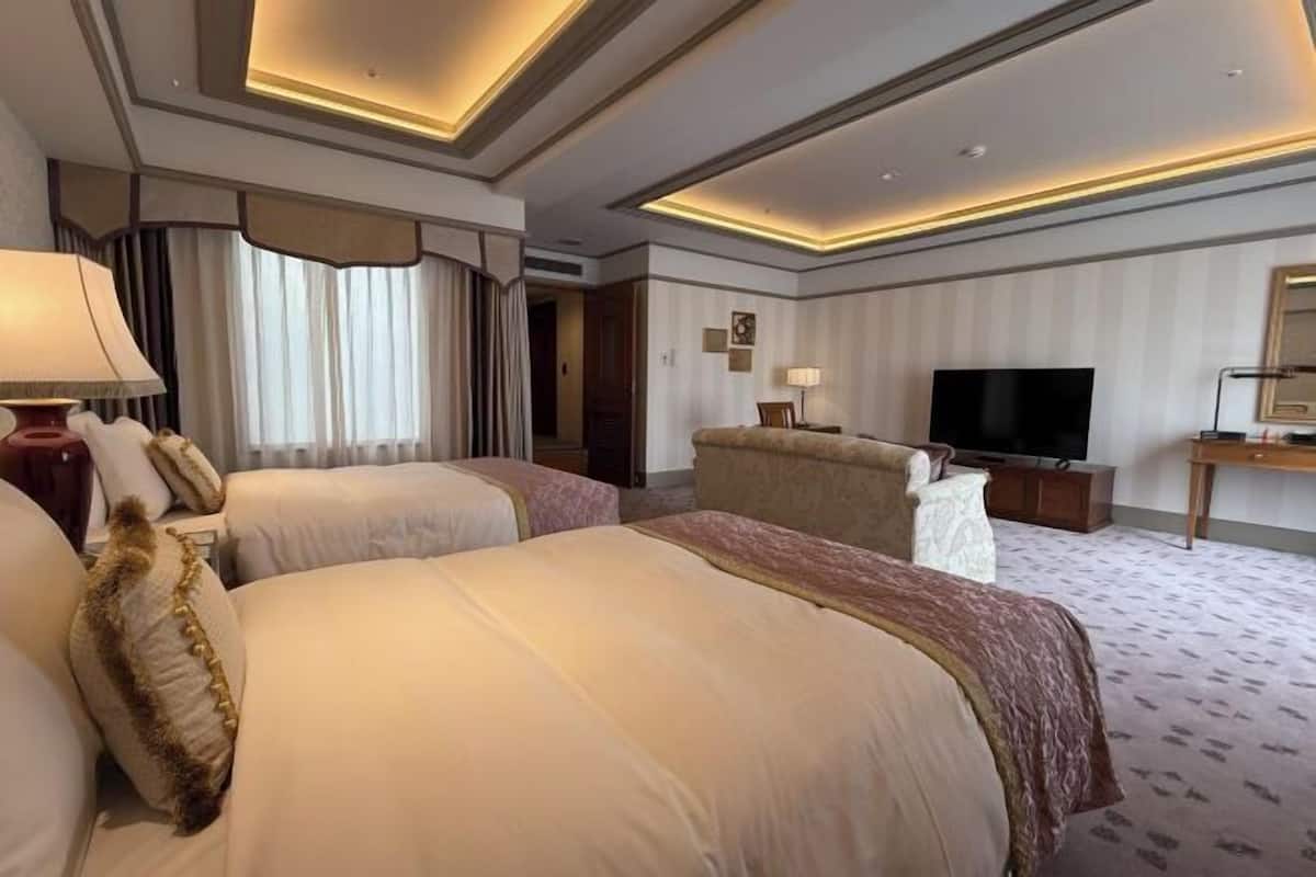 1 bedroom, down duvets, in-room safe, desk