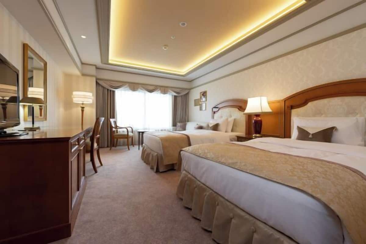 1 bedroom, down duvets, in-room safe, desk