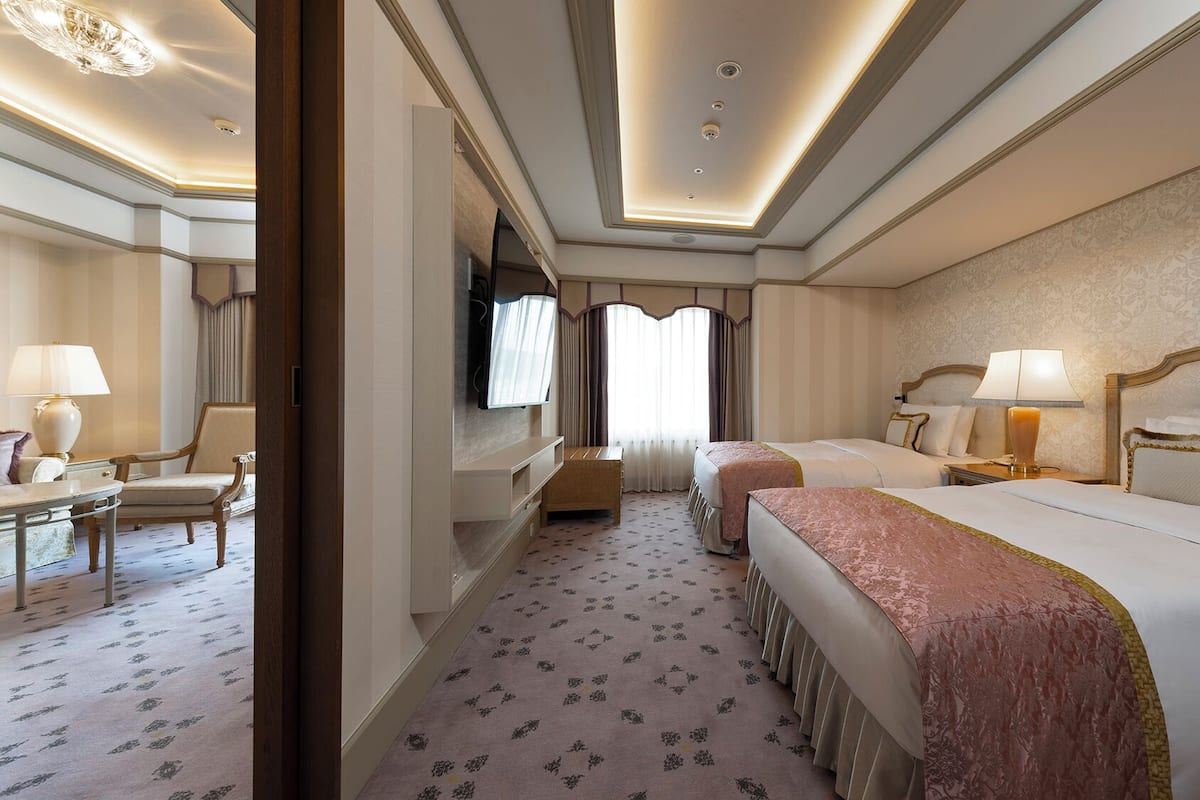 Suite Twin Non-smoking (East facing 54 sqm)