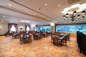 4 restaurants, breakfast, lunch, dinner served; French cuisine