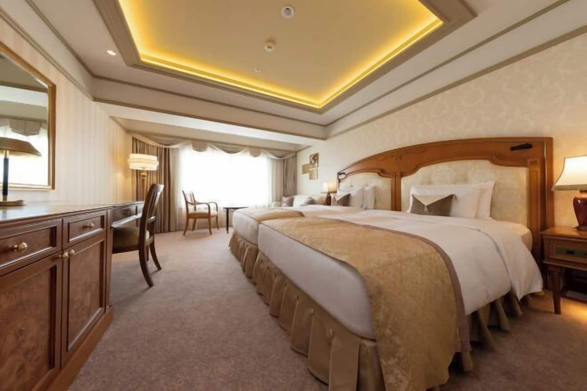 1 bedroom, down duvets, in-room safe, desk
