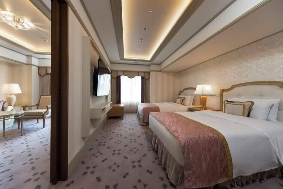 1 bedroom, down duvets, in-room safe, desk