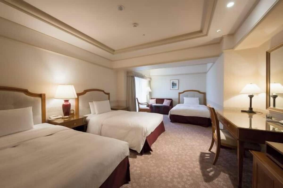 1 bedroom, down duvets, in-room safe, desk