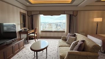 エグゼクティブ デラックスツインルーム 禁煙 (69sqm) 高層階 | リビング エリア | 37 インチの液晶テレビ (デジタル放送視聴可)