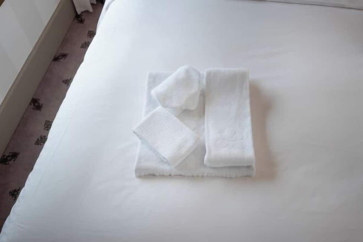 1 bedroom, down duvets, in-room safe, desk