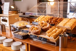 Petit déjeuner buffet (3450 JPY par personne)