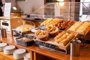 Daily buffet breakfast for a fee