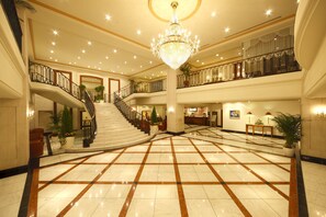Lobby lounge