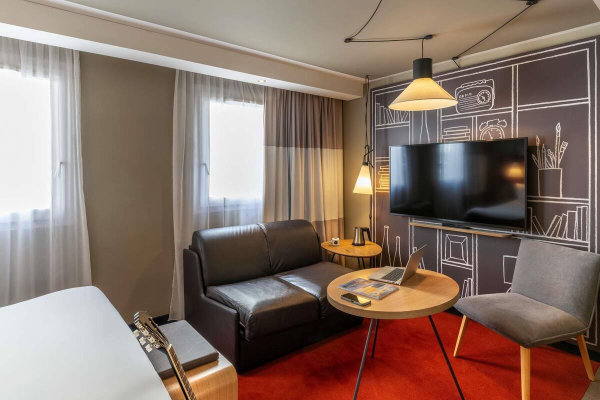 premium room, 1 double bed with sofa bed | desk, soundproofing, free wifi, bed sheets