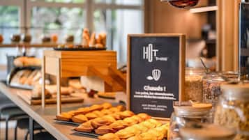 Desayuno buffet (EUR 13.50 por persona)