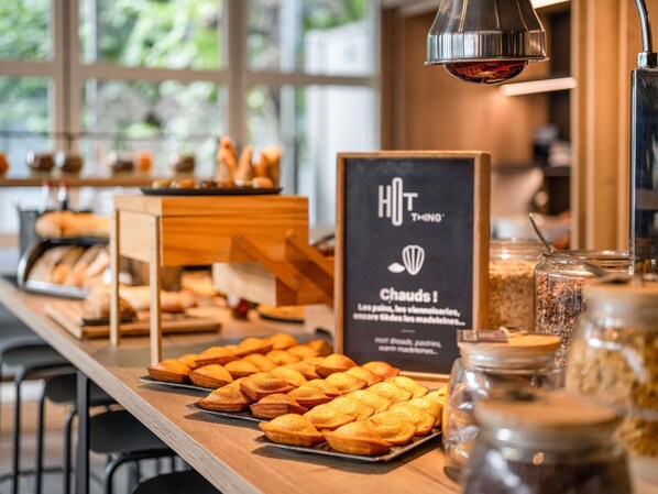 Daily buffet breakfast (EUR 13.50 per person) - ibis Le Havre Centre (Le Havre)