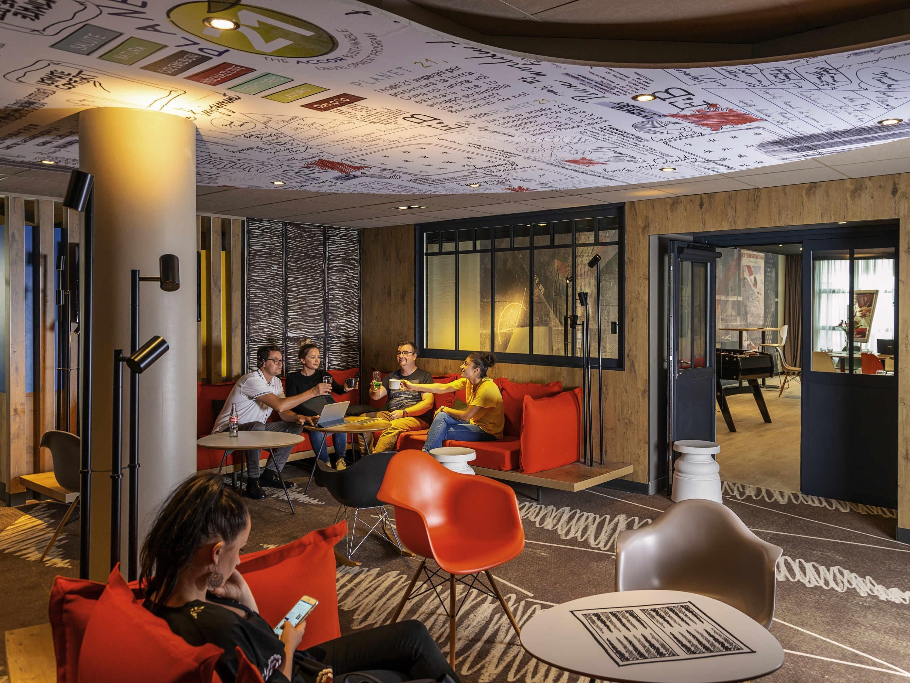 Bar (trong khuôn viên)