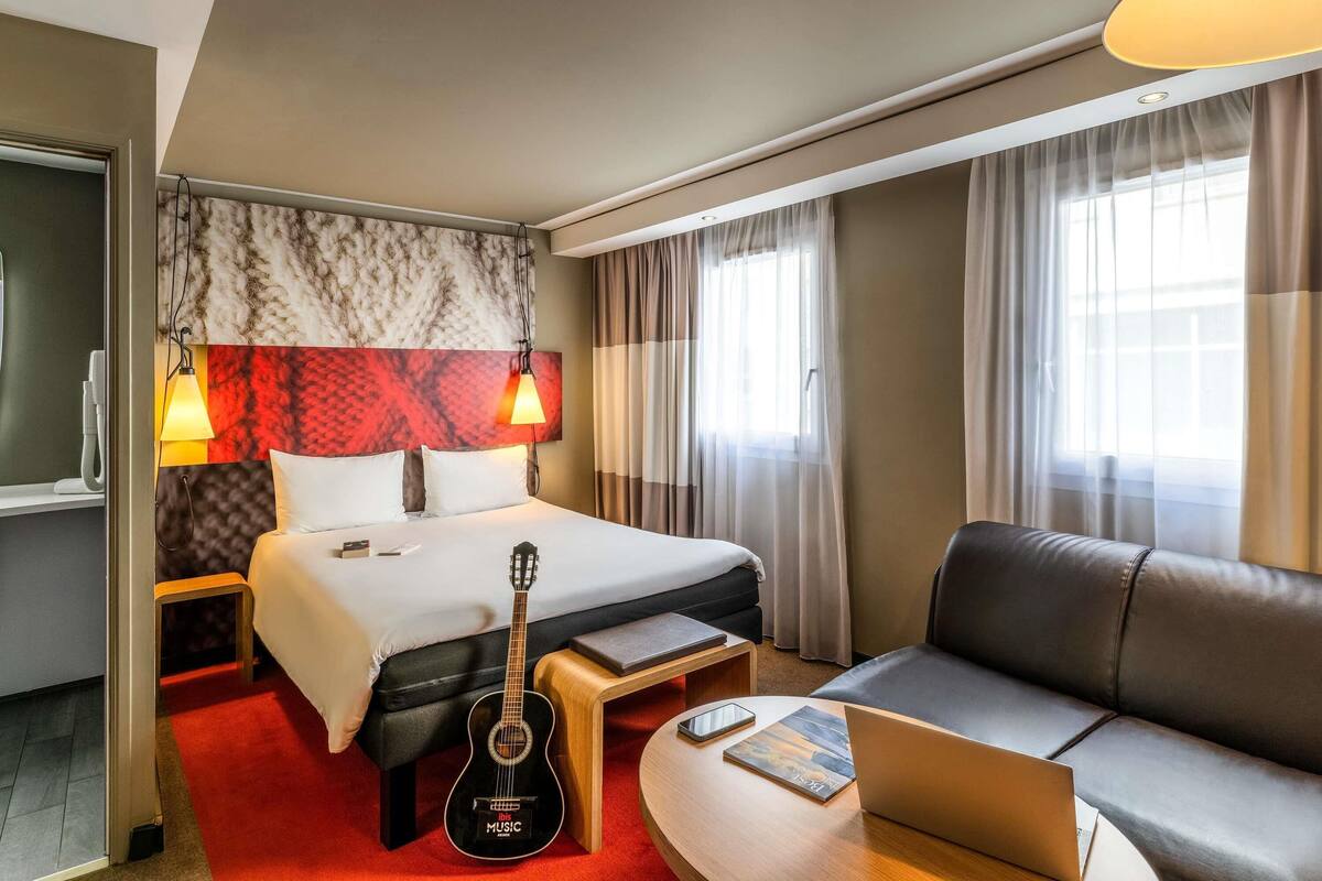 premium room, 1 double bed with sofa bed | desk, soundproofing, free wifi, bed sheets