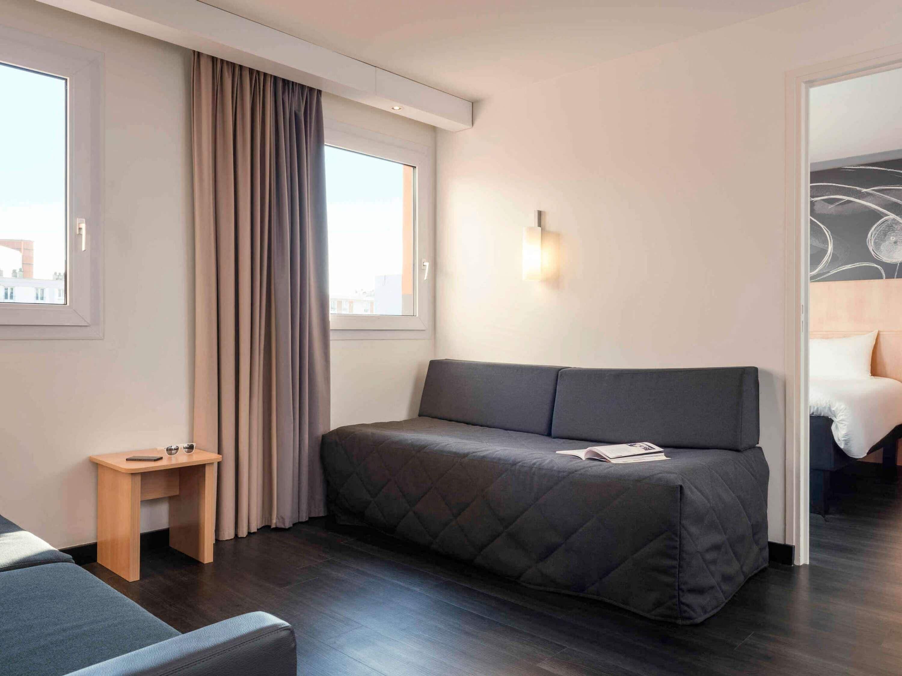 Suite junior | Escritorio, insonorización, wifi gratis y ropa de cama 