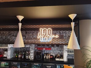 Bar (in der Unterkunft)