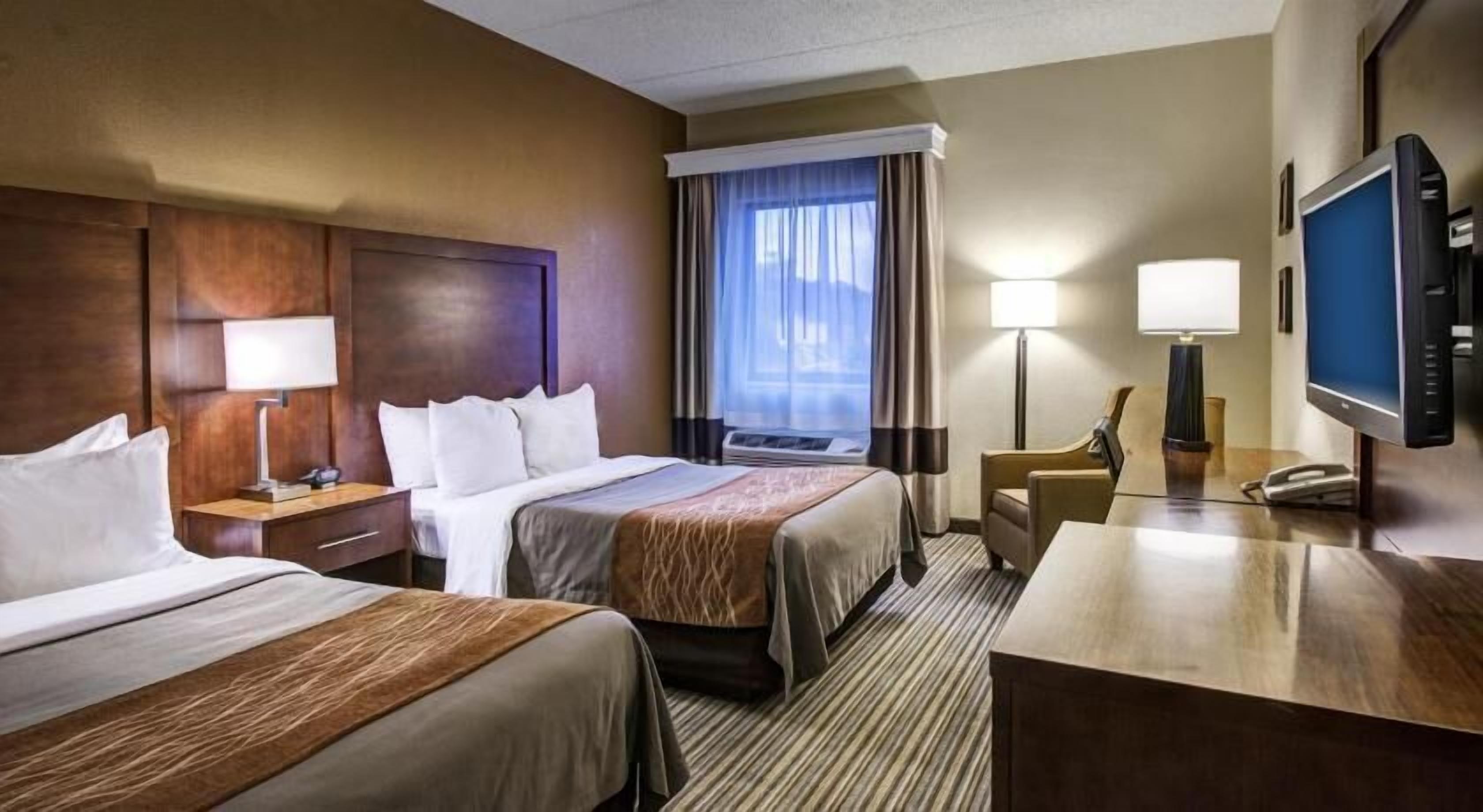 Pillowtop beds, desk, iron/ironing board, free WiFi