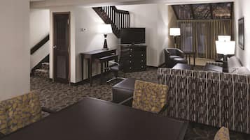 Suite, 1 kingsize bed, bubbelbad | Luxe beddengoed, pillowtop-bedden, een bureau, een laptopwerkplek