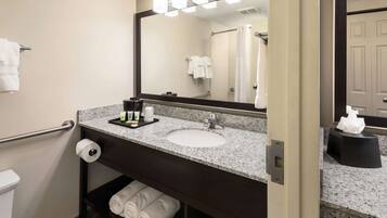 Combined shower/bathtub, deep-soaking bathtub, free toiletries