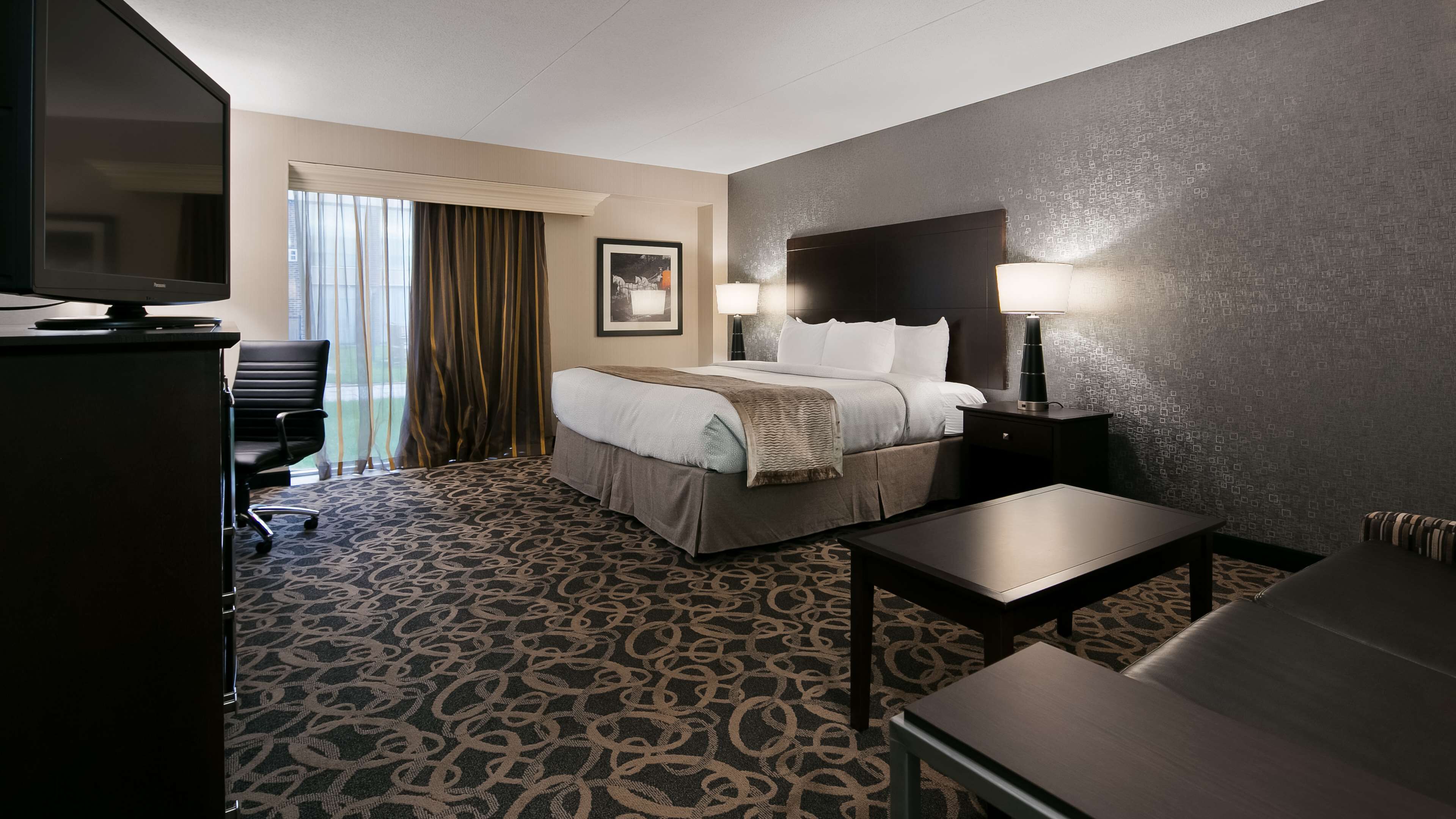 Standard Room, 1 King Bed, Non Smoking, Refrigerator &amp; Microwave (with Sofabed) | Premium bedding, pillowtop beds, desk, laptop workspace