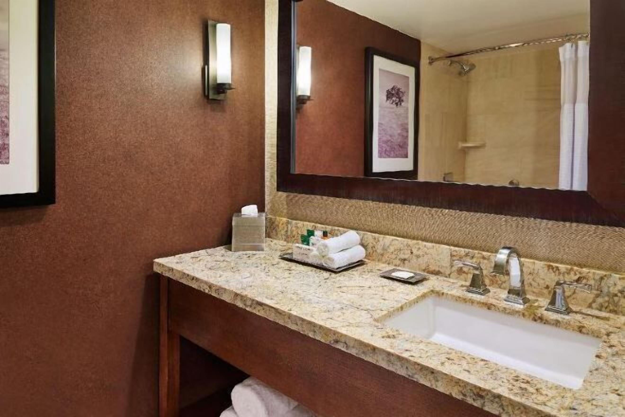 Free toiletries, hair dryer, bathrobes, towels