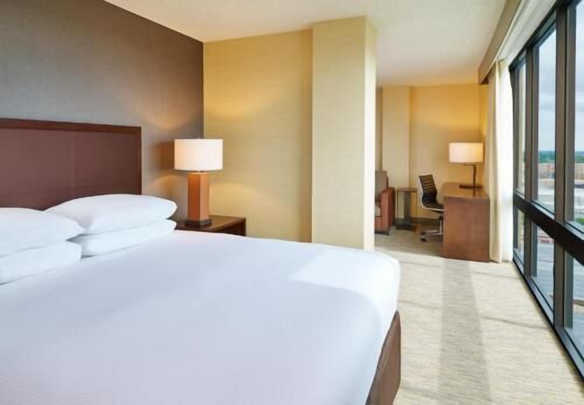 Pillowtop beds, in-room safe, desk, laptop workspace